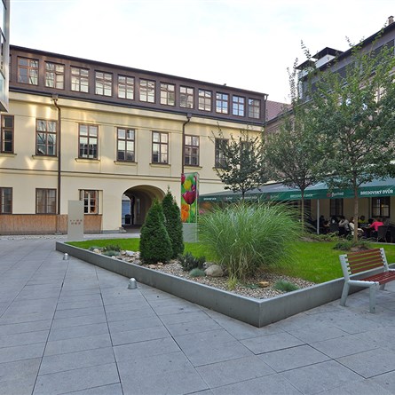Bredovský Dvůr Centre