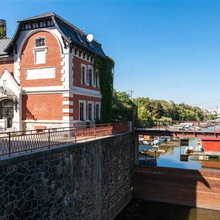 River Office House