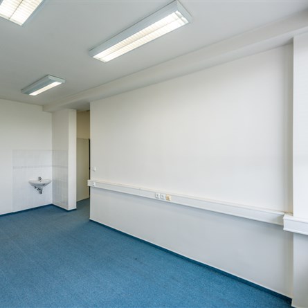 Administrativní centrum Limuzská 8