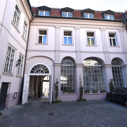 Hartigovský palác