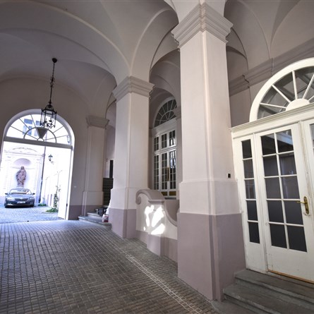Hartigovský palác