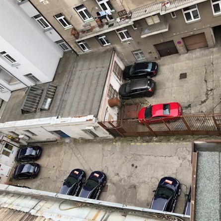 Na žertvách 24